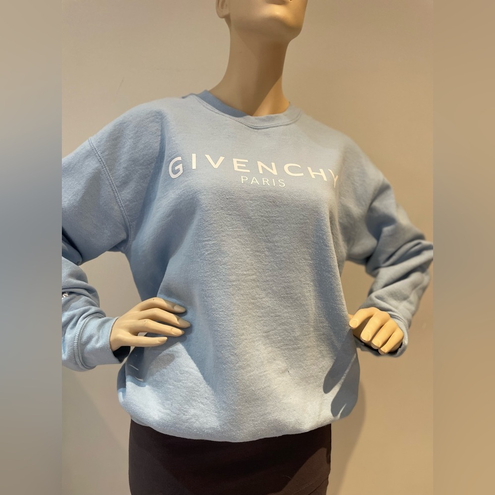 GILDAn | Givenchy Paris sweater baby blue Size medium - Picture 3 of 7